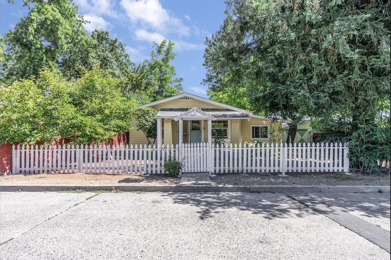 1406 Myrtle Street, Calistoga